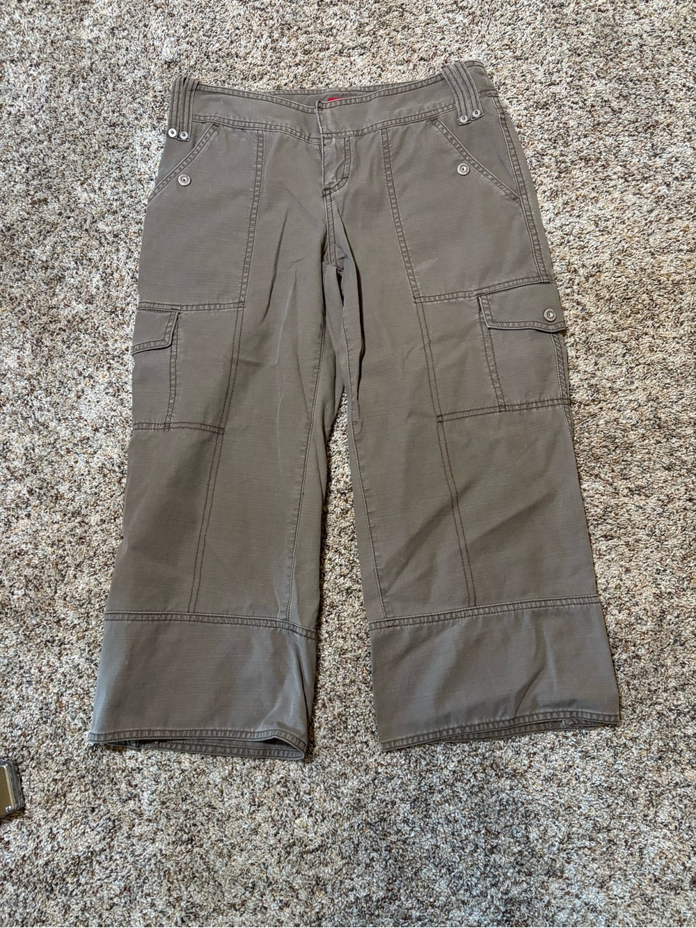 302. Mossimo Supply Co. Women’s Olive Green Cargo Capris, Size 5